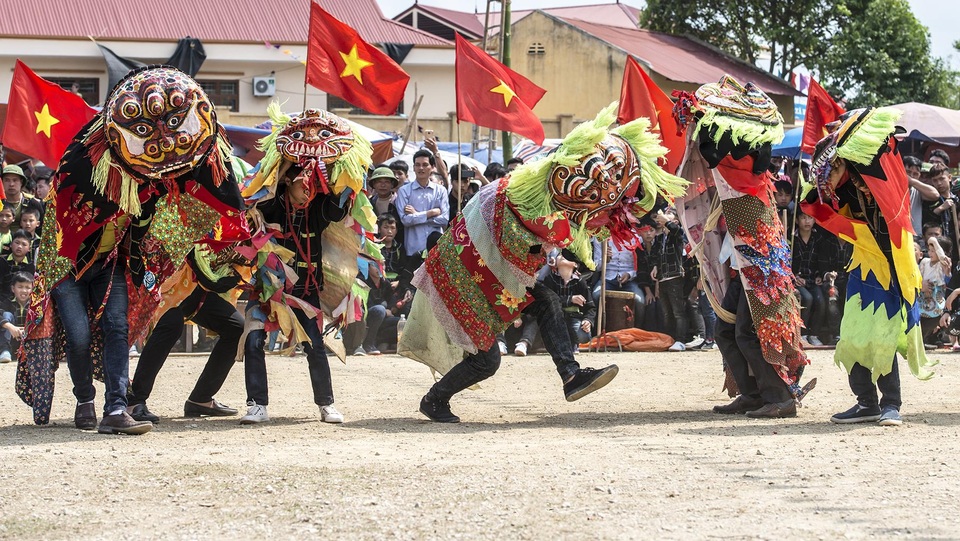 Những chàng trai dân tộc dũng mãnh trong điệu múa sư tử độc lạ ở Lạng Sơn - 6 Những chàng trai dân tộc dũng mãnh trong điệu múa sư tử độc lạ ở Lạng Sơn - 6