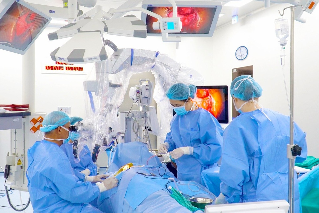 Việt Nam trình diễn kỹ thuật mổ tai phức tạp tại hội nghị quốc tế - 2 Việt Nam trình diễn kỹ thuật mổ tai phức tạp tại hội nghị quốc tế - 2