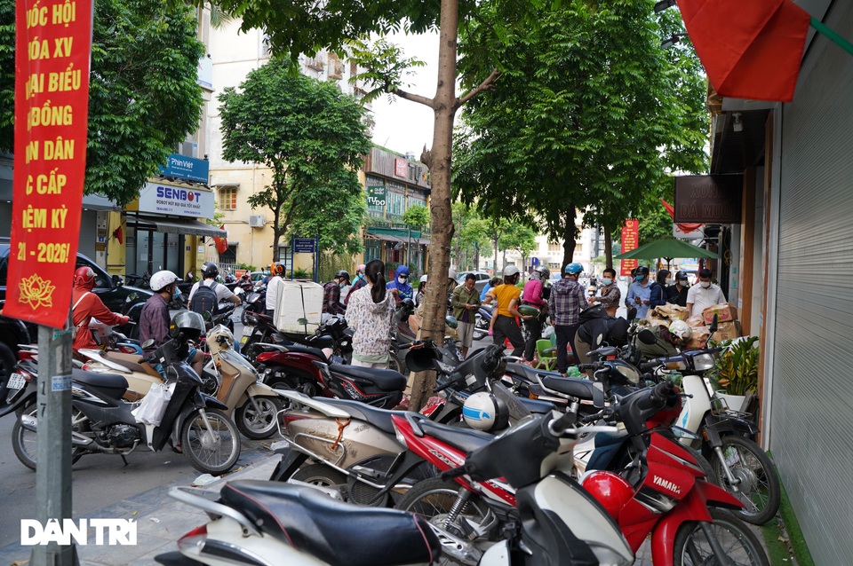 Người dân Hà Nội xếp hàng tiêu thụ hàng chục tấn nông sản Bắc Giang - 1 Người dân Hà Nội xếp hàng tiêu thụ hàng chục tấn nông sản Bắc Giang - 1