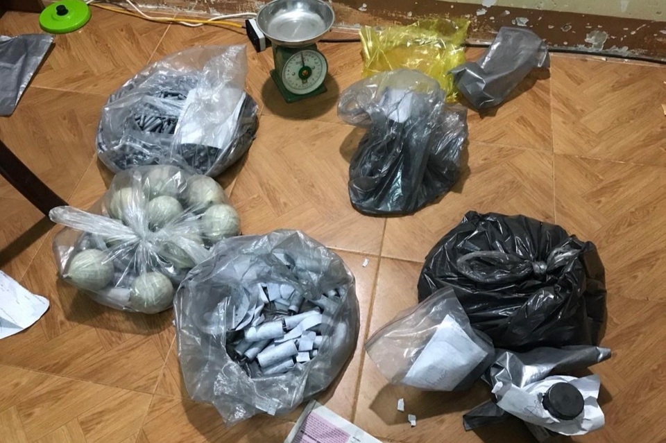 Rủ rê hai học sinh lớp 9 vào nhà hoang chế tạo pháo nổ đem bán - 2