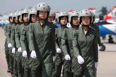 Trung Quốc tuyển 2 nữ phi hành gia