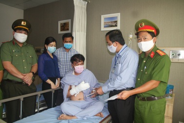 Bảo vệ dân phố bị trọng thương khi vây bắt tội phạm ma túy