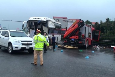 Xe cứu hỏa chạy ngược chiều trên cao tốc: Đúng thẩm quyền?