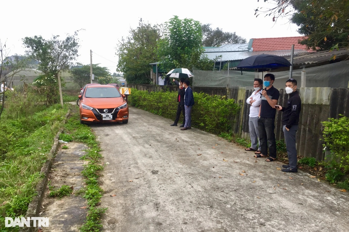 Thị trường nóng sốt, người dân đổ xô đi làm cò đất - 1 Thị trường nóng sốt, người dân đổ xô đi làm cò đất - 1