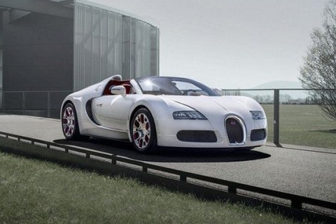 Ngắm Rồng trên siêu xe Bugatti Veyron 