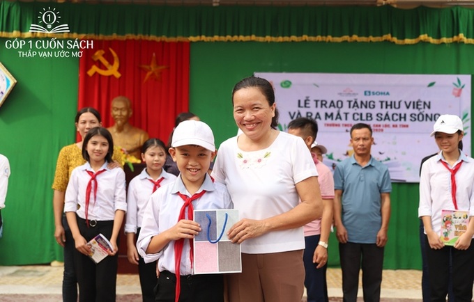Trao tặng sách trên quê hương danh nhân văn hóa Vũ Diệm - Ảnh 14. Trao tặng sách trên quê hương danh nhân văn hóa Vũ Diệm - Ảnh 14.