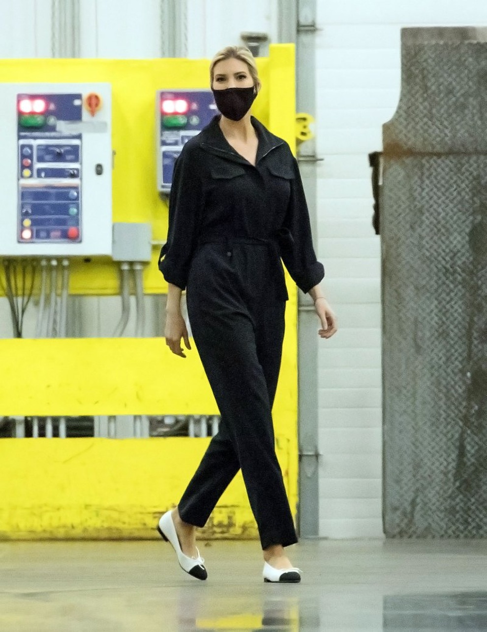 Phong thái và gu thời trang đẳng cấp của Ivanka Trump - 3 Phong thái và gu thời trang đẳng cấp của Ivanka Trump - 3