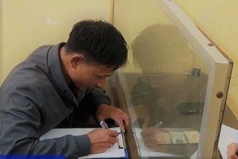 Xử phạt tài xế ô tô ở Ninh Bình đi chiếm đường của làn xe ngược chiều