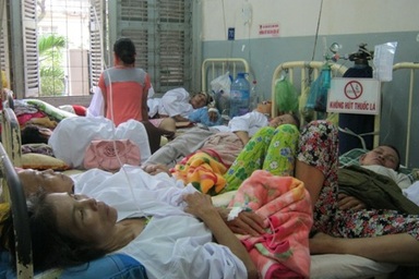 Giảm tải bệnh viện: Trên quyết liệt, dưới nửa vời 