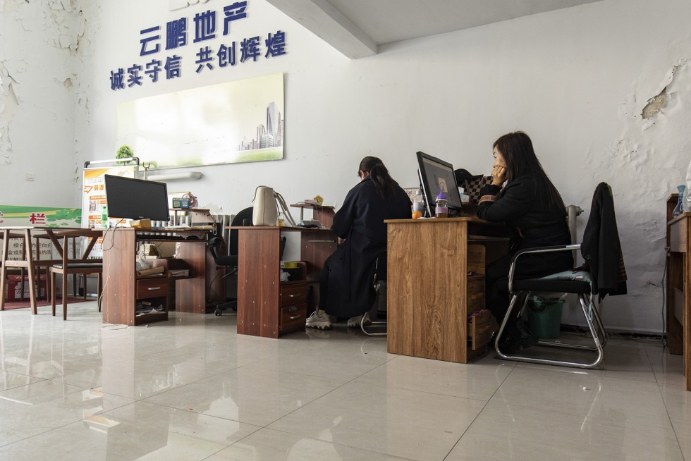 Núi nợ ngầm đè nặng lên nền kinh tế Trung Quốc - 2