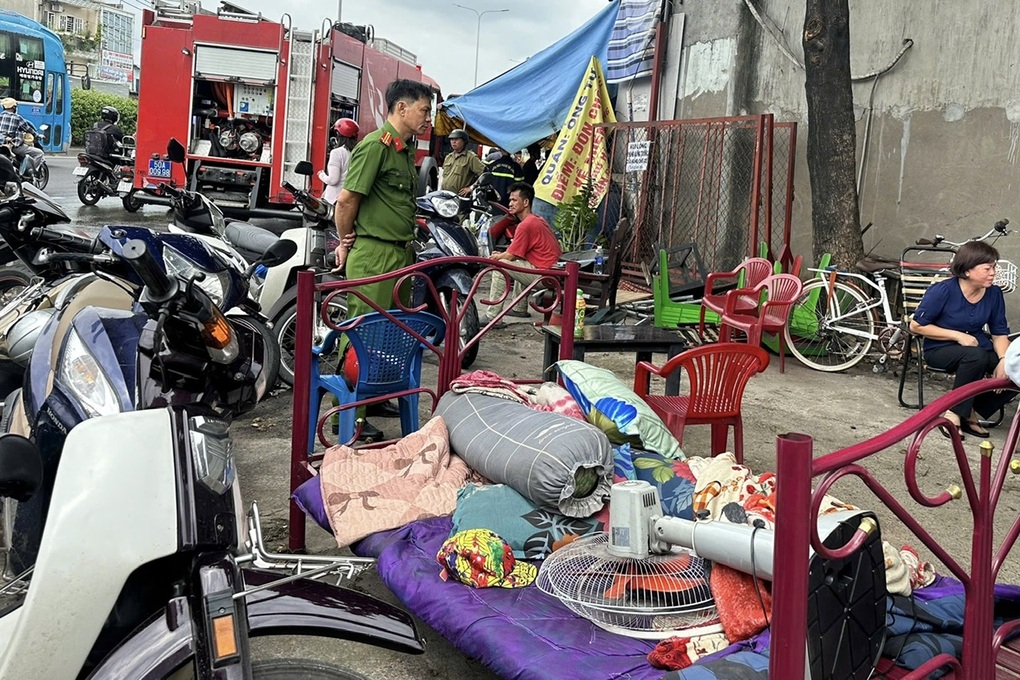 Cháy nhà trọ ở TPHCM, nhiều tài sản bị thiêu rụi - 1 Cháy nhà trọ ở TPHCM, nhiều tài sản bị thiêu rụi