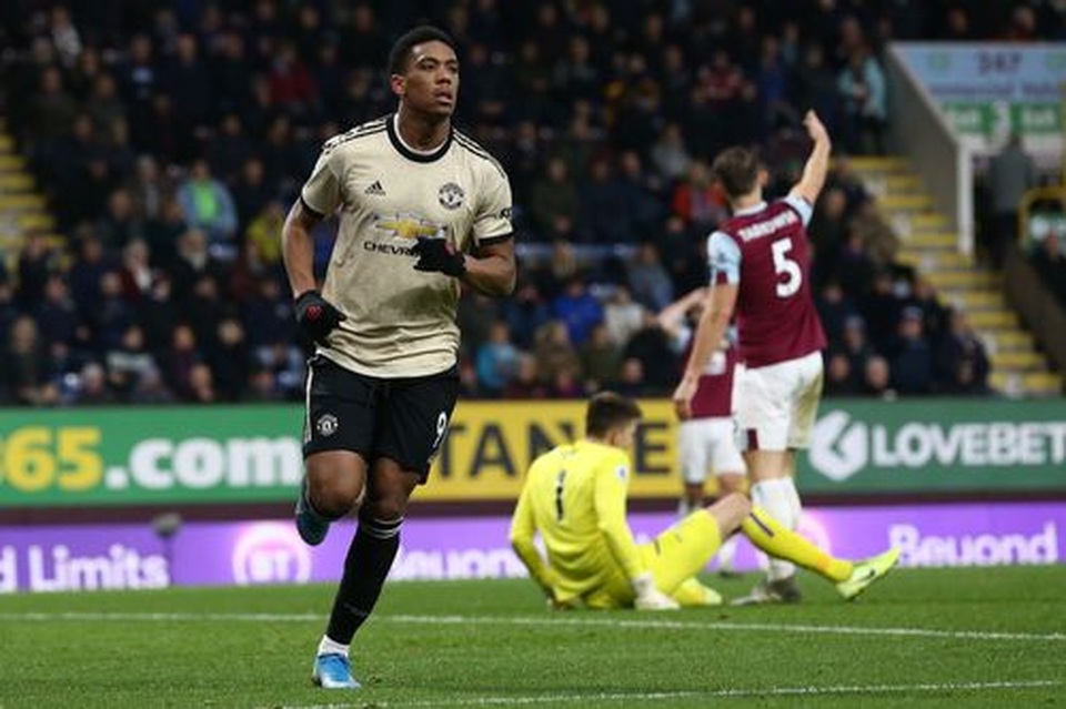 Burnley 0-2 Man Utd: “Song sát” Martial, Rashford lập công - 2 Burnley 0-2 Man Utd: “Song sát” Martial, Rashford lập công - 2