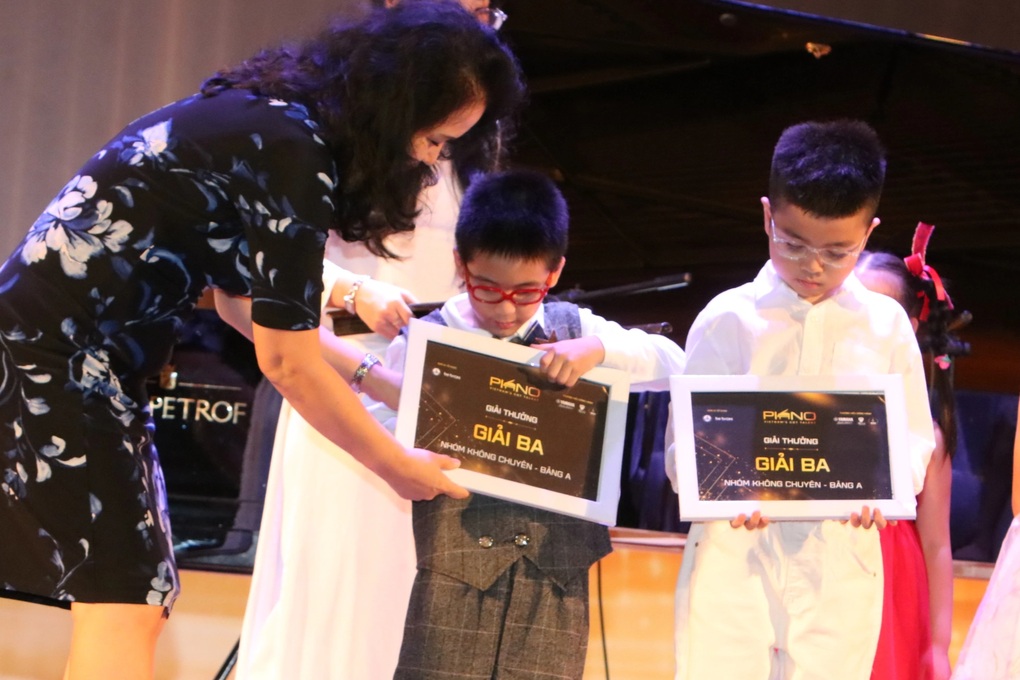 Nhiều thí sinh nhí đạt giải cuộc thi tìm kiếm tài năng Piano Việt Nam - 2 Nhiều thí sinh nhí đạt giải cuộc thi tìm kiếm tài năng Piano Việt Nam - 2
