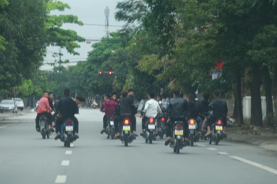 Xử phạt nhóm thanh thiếu niên “5 không” quậy trên phố giữa đại dịch - 1 Xử phạt nhóm thanh thiếu niên “5 không” quậy trên phố giữa đại dịch - 1