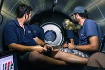 Người ngồi tàu ngầm ngắm xác Titanic kể chuyện hãi hùng: Sống chết bấp bênh