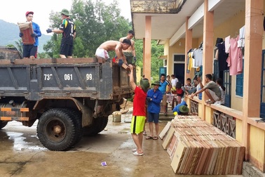 DHS Việt tại Nga về nước xây công trình phụ, tu bổ trường học ở bản Rào Con