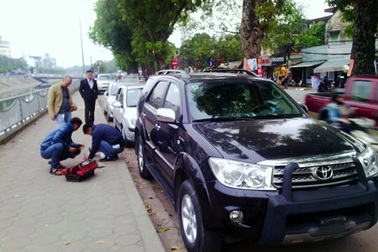Sắp xử phạt ô tô “không chính chủ” 