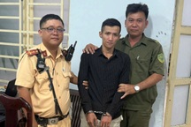 Thanh niên tàng trữ ma túy, dương tính với chất cấm khi lái xe ở TPHCM