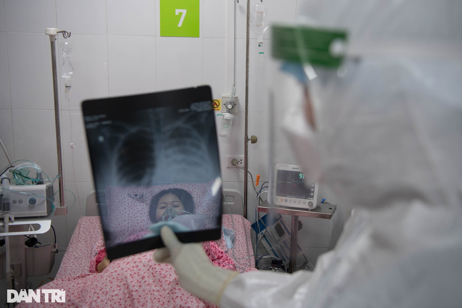 Khoảnh khắc sự sống nảy mầm giữa khu điều trị sản phụ F0 ở Hà Nội - 8 Khoảnh khắc sự sống nảy mầm giữa khu điều trị sản phụ F0 ở Hà Nội - 8