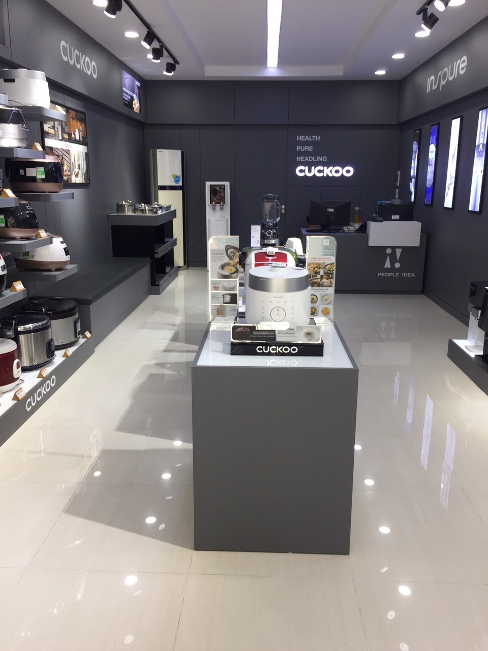 Mua hàng chính hãng và hưởng hậu mãi tại showroom Cuckoo Hà Nội - 8 Mua hàng chính hãng và hưởng hậu mãi tại showroom Cuckoo Hà Nội - 8