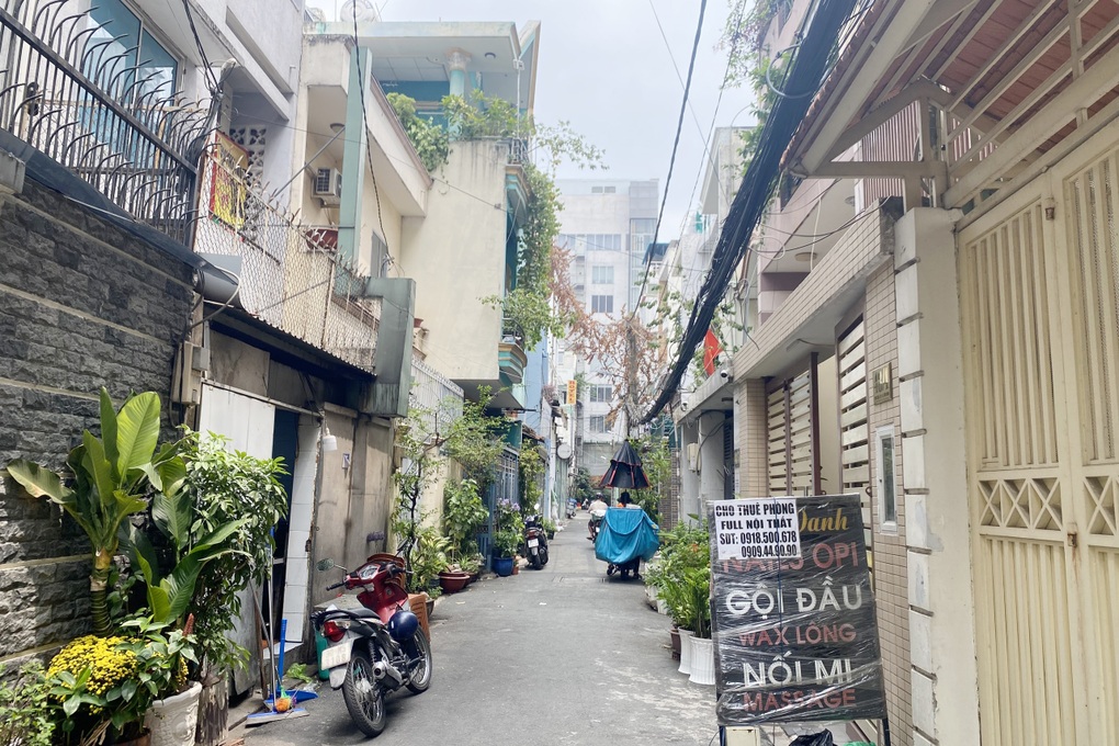 Chưa tìm ra thủ phạm bắn bi sắt vào khu dân cư sát sân bay Tân Sơn Nhất - 4 Chưa tìm ra thủ phạm bắn bi sắt vào khu dân cư sát sân bay Tân Sơn Nhất - 4