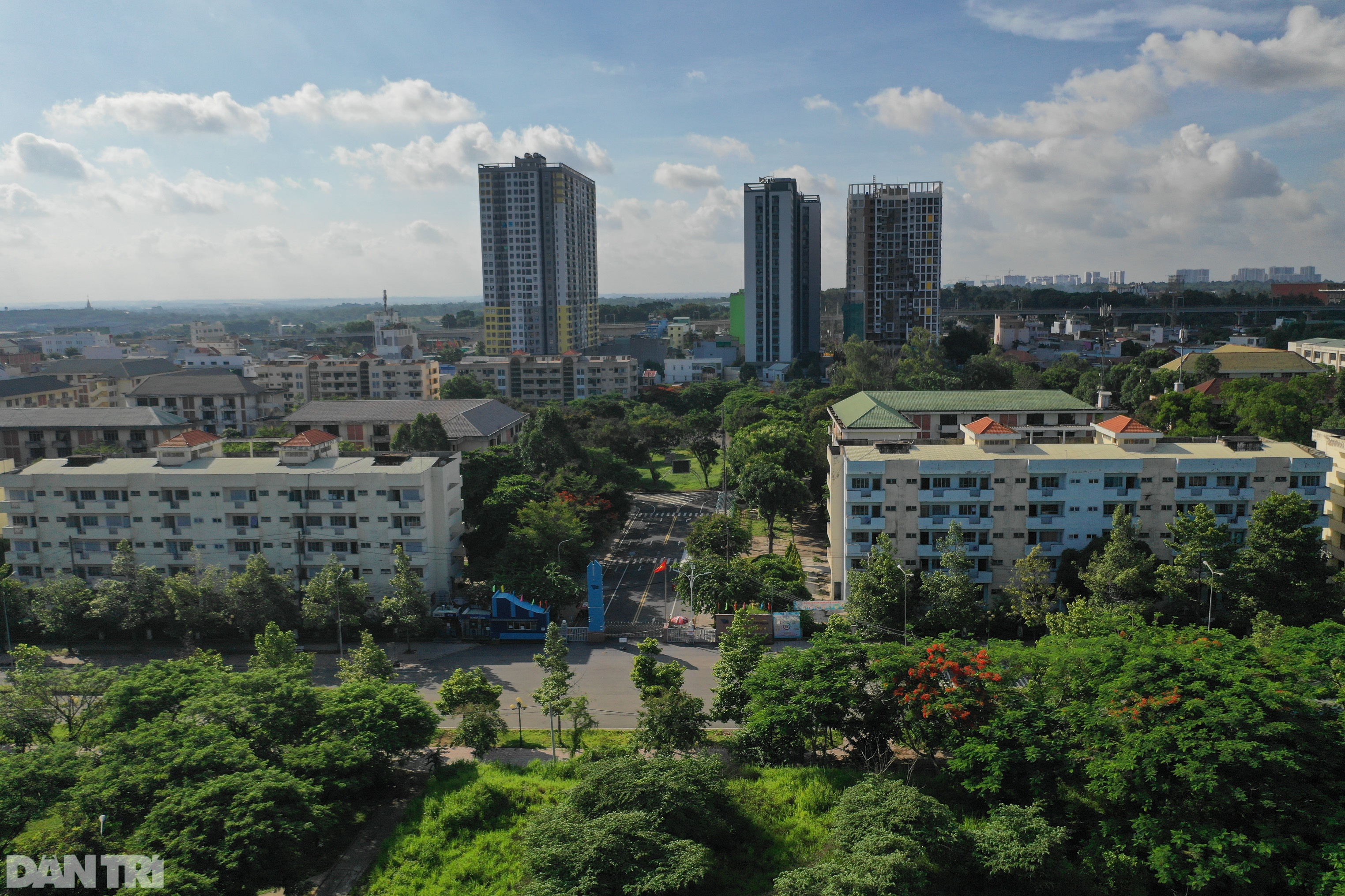 Cảnh đìu hiu, vắng vẻ chưa từng thấy tại Làng Đại học lớn nhất TPHCM - 2 Cảnh đìu hiu, vắng vẻ chưa từng thấy tại Làng Đại học lớn nhất TPHCM - 2