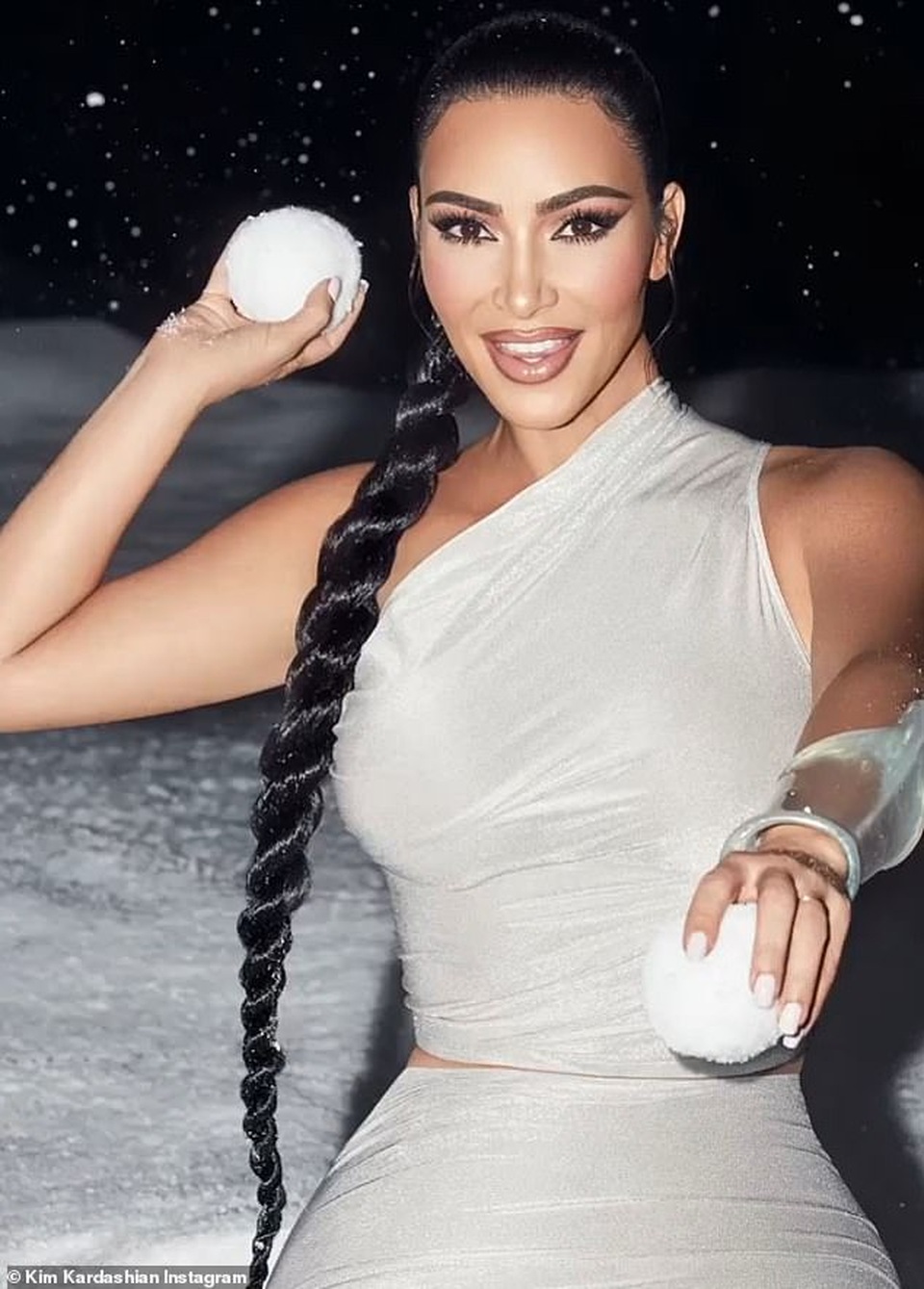 Gia đình Kardashian trang hoàng nhà cửa hoành tráng đón giáng sinh - 2 Gia đình Kardashian trang hoàng nhà cửa hoành tráng đón giáng sinh - 2