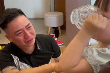 Video hết sức đáng yêu của ông bố trẻ và cô con gái "rượu" (Video: Bảo Bối)