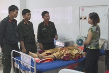 4 cảnh sát cơ động kịp thời hiến máu cứu nữ bệnh nhân bị tai nạn