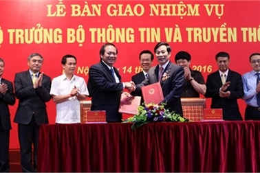 Bàn giao nhiệm vụ Bộ trưởng TT&TT cho ông Trương Minh Tuấn