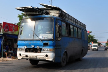 Đình chỉ nhiều cá nhân “yểm trợ” xe cũ nát qua cửa đăng kiểm