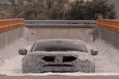 SUV Ấn Độ Tata Harrier “khoe” khả năng lội nước siêu việt