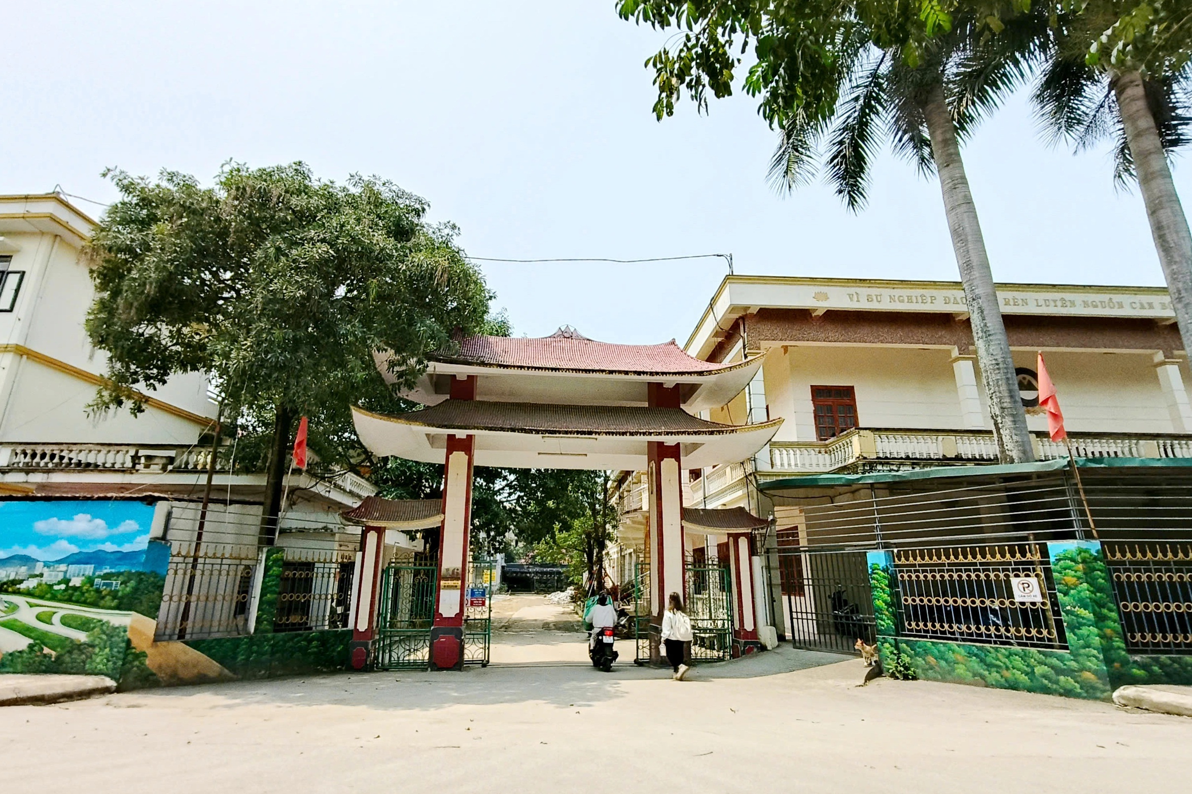 Porušení pravidel zápisu, 2 internátní školy musí zaplatit téměř 5 miliard VND - 1 Sai phạm trong tuyển sinh, 2 trường nội trú phải khắc phục gần 5 tỷ đồng - 1