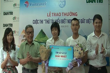 Trao thưởng bạn đọc giành giải cuộc thi "Thử tài hiểu biết non sông Đất Việt"