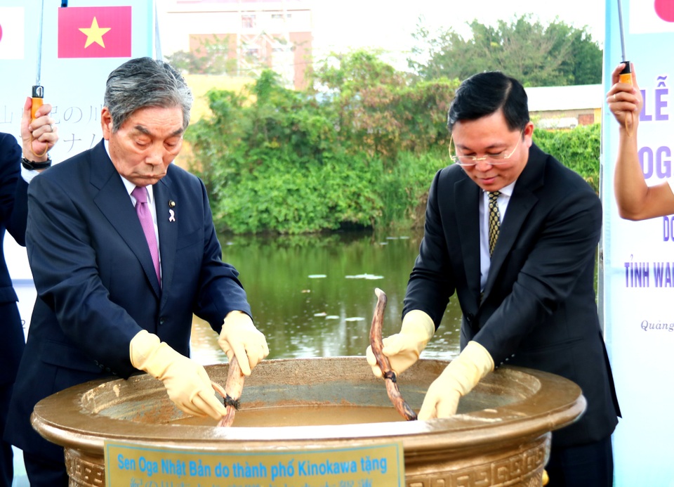 Nhật Bản tặng giống sen quý cho Quảng Nam - 2 Nhật Bản tặng giống sen quý cho Quảng Nam - 2