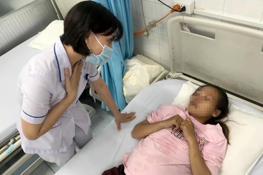 Kịp thời ngăn cản người phụ nữ mang thai đòi nhảy cầu