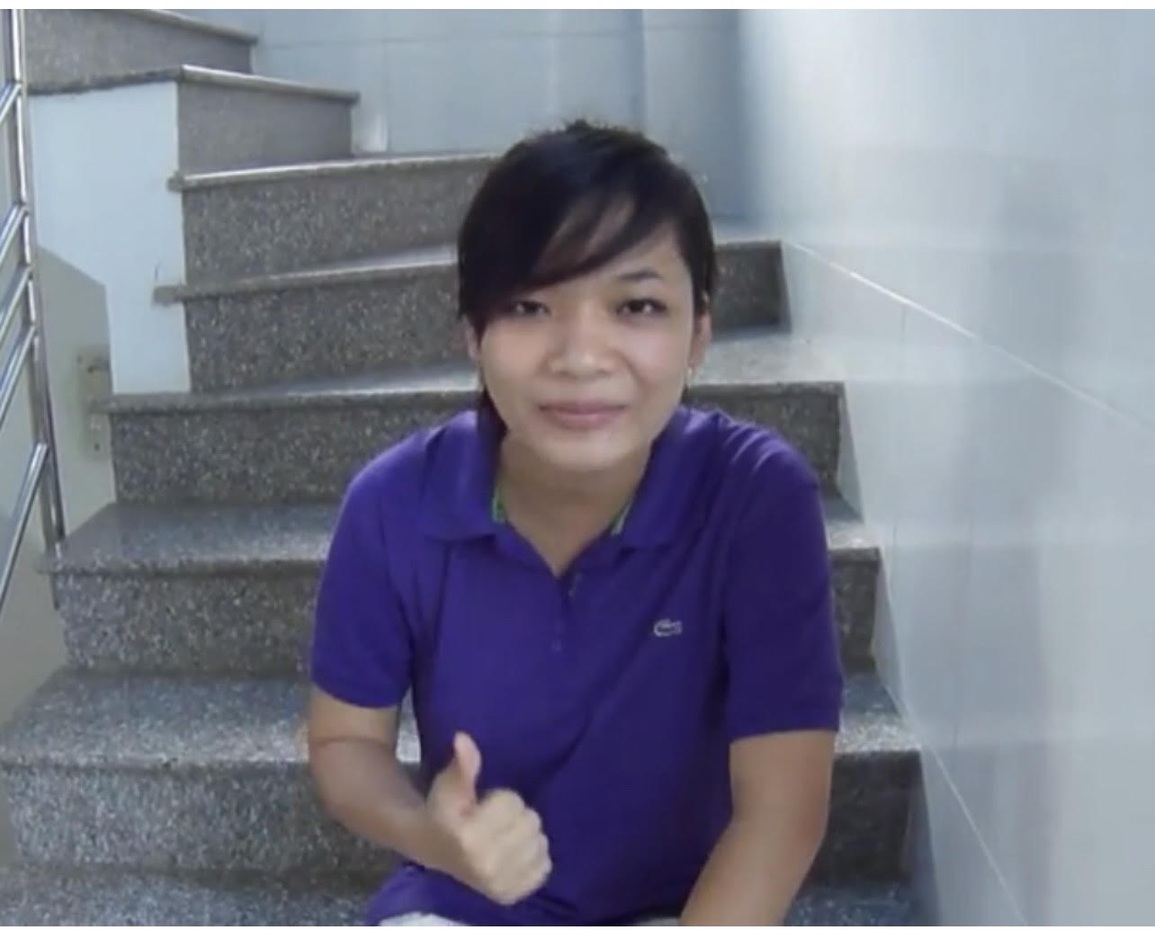 Cô gái bị chê vịt con xấu xí biến thành công chúa nhờ mái tóc dài 1 mét - 2 Cô gái bị chê vịt con xấu xí biến thành công chúa nhờ mái tóc dài 1 mét - 2