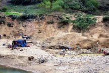 5 phu vàng chết ngạt dưới đáy hang sâu