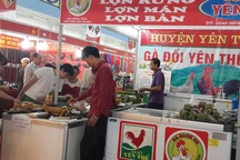 Nhận diện hàng Việt: Gà đồi, lợn mán và quần áo "sale off"