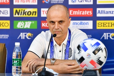 HLV CLB Hà Nội: "Tôi khâm phục ý chí, tinh thần của Việt Nam"