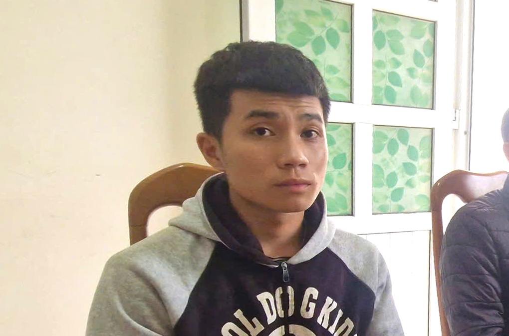 Đối tượng chém lìa tay người dân đến công an đầu thú - 1 Đối tượng chém lìa tay người dân đến công an đầu thú - 1