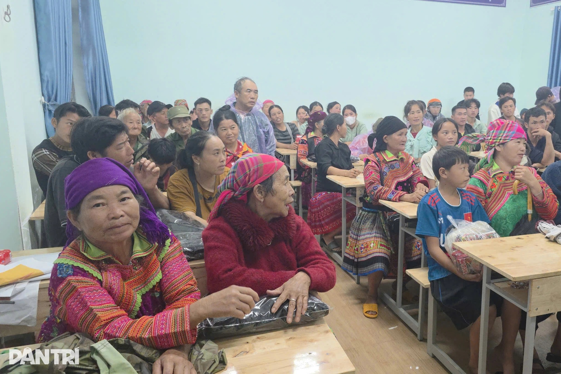 Sẽ xuyên đêm sơ tán người dân vùng lũ bằng mọi giá - 7 Sẽ xuyên đêm sơ tán người dân vùng lũ bằng mọi giá - 7