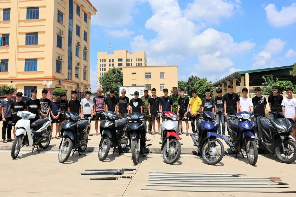 Hơn 60 đối tượng ở Ninh Bình mang hung khí đi giải quyết mâu thuẫn - 1 Hơn 60 đối tượng ở Ninh Bình mang hung khí đi giải quyết mâu thuẫn - 1