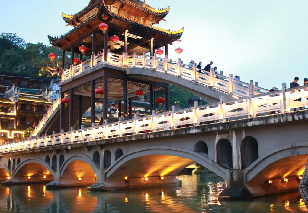 Vỡ mộng tour giá rẻ, lùa khách vào cửa hàng mua sắm, ngủ tạm nhà dân - 1 Vỡ mộng tour giá rẻ, lùa khách vào cửa hàng mua sắm, ngủ tạm nhà dân - 1