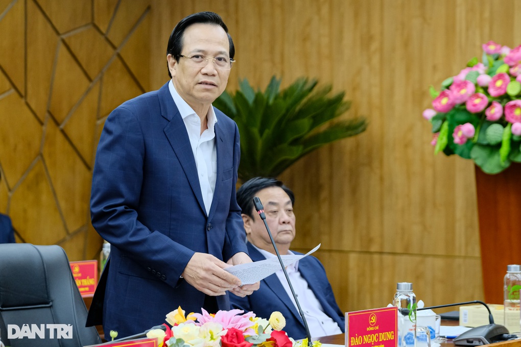 Thủ tướng: Quan tâm bảo đảm an sinh, thu hút nhân lực chất lượng cao - 2 Thủ tướng: Quan tâm bảo đảm an sinh, thu hút nhân lực chất lượng cao - 2
