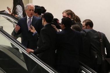 Hơn 150.000 người kiến nghị khởi tố các Thượng nghị sỹ Mỹ