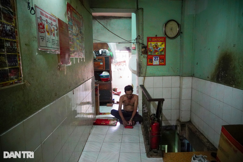 Những phận người khốn khổ ở xóm nghèo tập thể tại TPHCM - 3 Những phận người khốn khổ ở xóm nghèo tập thể tại TPHCM - 3