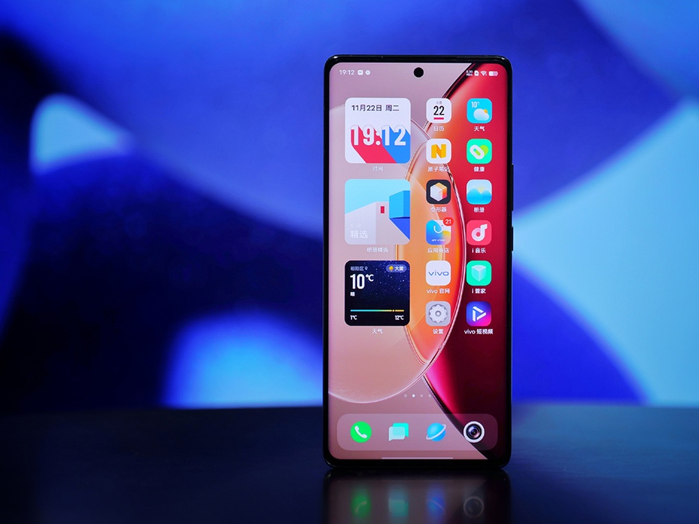 Vivo X90 Pro+ là smartphone đầu tiên trên thế giới được trang bị chip Snapdragon 8 Gen 2 cao cấp của Qualcomm (Ảnh: Weibo). Vivo X90 Pro+ là smartphone đầu tiên trên thế giới được trang bị chip Snapdragon 8 Gen 2 cao cấp của Qualcomm (Ảnh: Weibo).