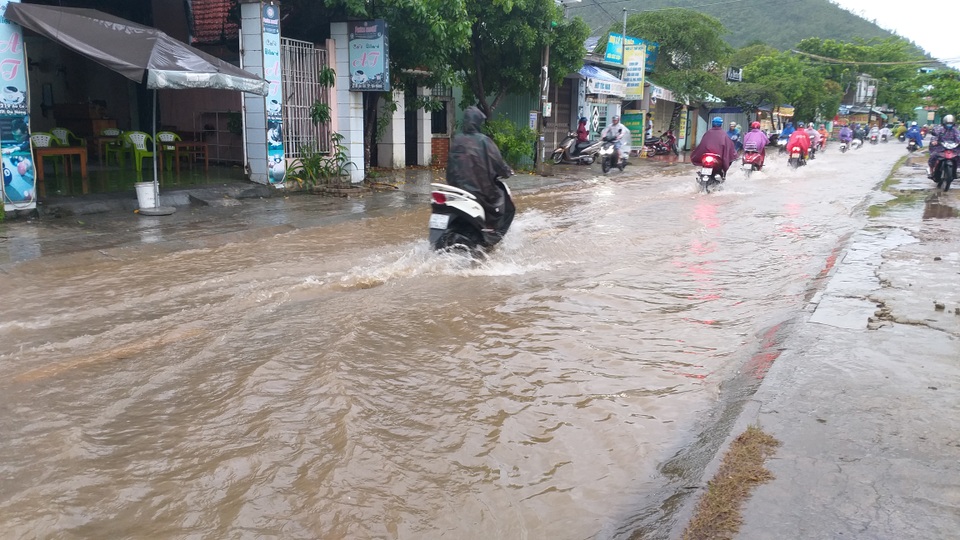 Đà Nẵng: Mưa xối xả, nhiều nơi ngập nặng - 7 Đà Nẵng: Mưa xối xả, nhiều nơi ngập nặng - 7