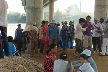 Phát hiện xác chết nam dưới gầm cầu